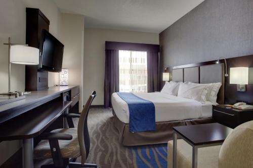 Holiday Inn Express Hotel & Suites Meadowlands Area, an IHG Hotel