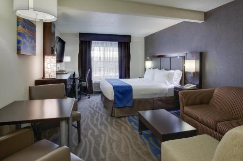 Holiday Inn Express Hotel & Suites Meadowlands Area, an IHG Hotel