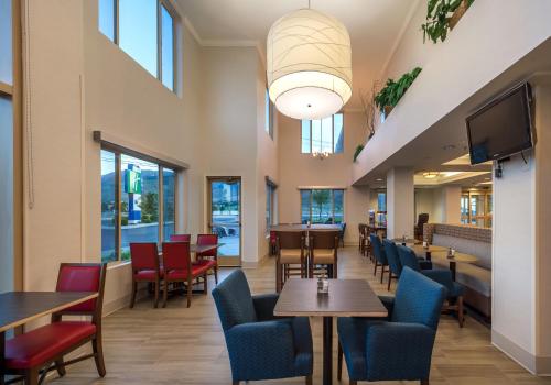 Holiday Inn Express Hotel & Suites Carson City