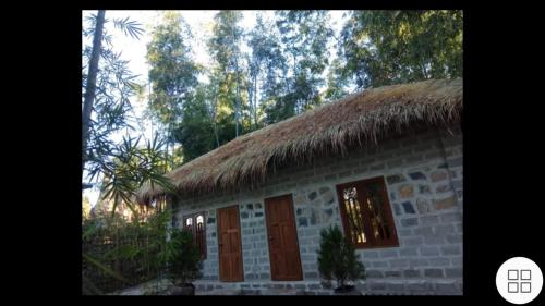 Bamboo Forest River View Hostel in Indein