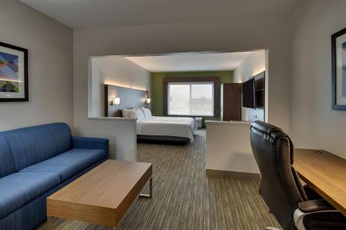 Holiday Inn Express Hotel & Suites Waukegan/Gurnee, an IHG Hotel