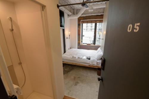 mizuka Imaizumi 1 - unmanned hotel