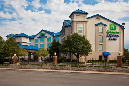 Holiday Inn Express & Suites Chicago-Midway Airport, an IHG Hotel