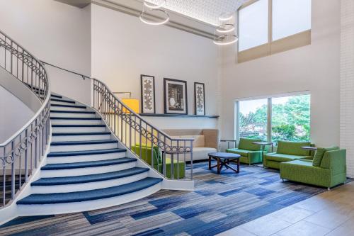 Holiday Inn Express & Suites Chicago-Midway Airport by IHG
