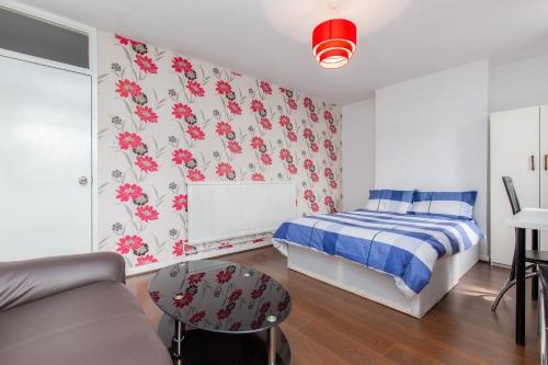 Ample Room In Bigland, , London