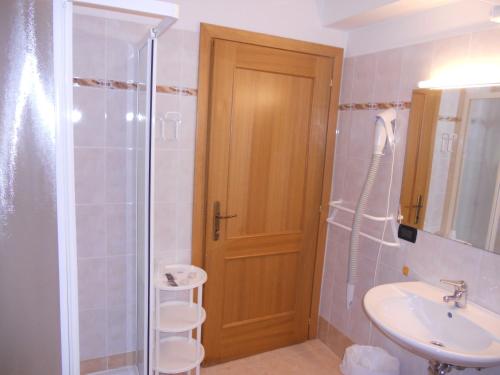 Double or Twin Room with Mountain View