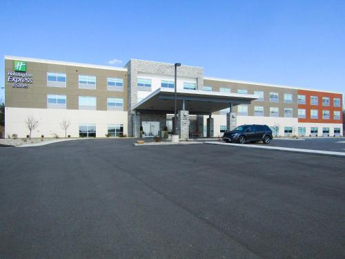 Holiday Inn Express & Suites Coldwater