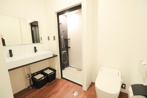 Deluxe Apartment - No Cleaning for Consecutive Night Stays image 10
