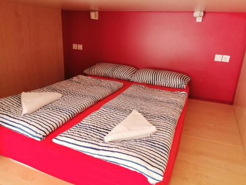 Cube studio by the river (with free bike rental) - image 8