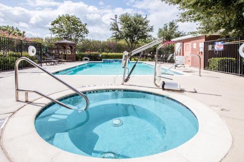 Holiday Inn Express Hotel & Suites Dallas - Grand Prairie I-20 by IHG in Grand Prairie, USA