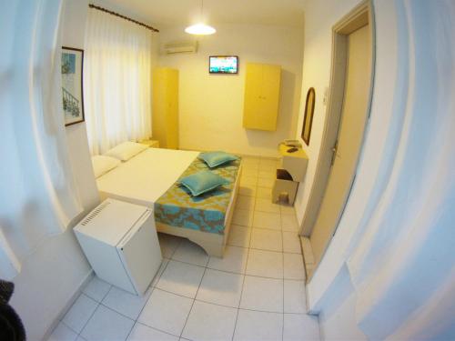 Standard Single Room image 2
