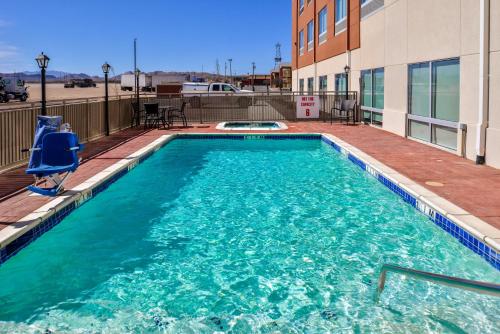 Úszómedence, Holiday Inn Express & Suites Van Horn By IHG in Van Horn (Texas)