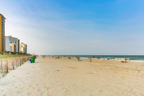 15-th Floor Ocean Front Views at Palms Resort - 해변