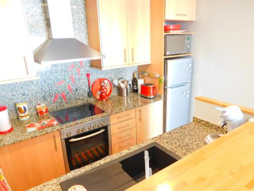 Ático Dúplex con vistas al mar piscina comunitaria y parking privado Roses (A221) - image 12
