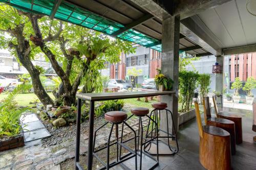 CS Klongtoey Grand Resort near Hat Yai Floating Market