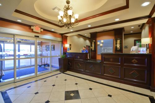 Holiday Inn Express Hotel & Suites Terrell, an IHG Hotel