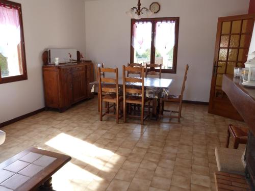 Seadmed, Jolie maison de campagne in Lainsecq