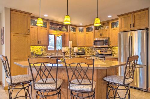 Family Home with Deck on Lake Sara Pets are Welcome in Effingham, USA