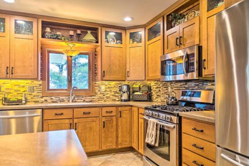 Family Home with Deck on Lake Sara Pets are Welcome - image 7