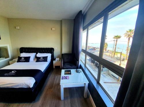 Spat Beach, Bat Yam