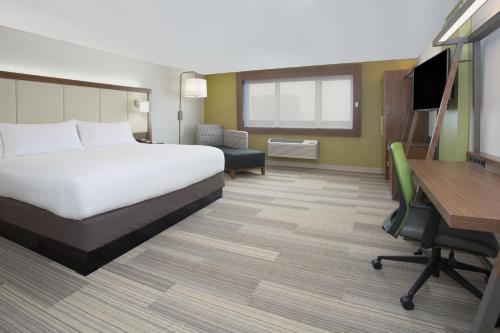 Holiday Inn Express and Suites Dayton Southwest
