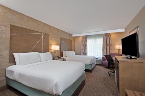 Holiday Inn Express & Suites New Cumberland, an IHG Hotel