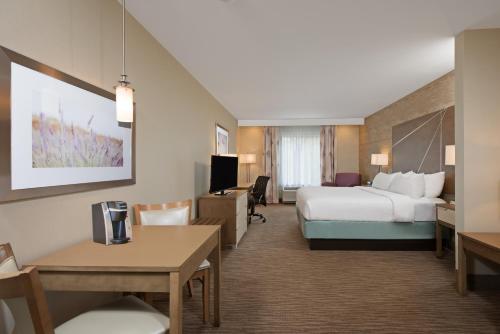 Holiday Inn Express & Suites New Cumberland, an IHG Hotel