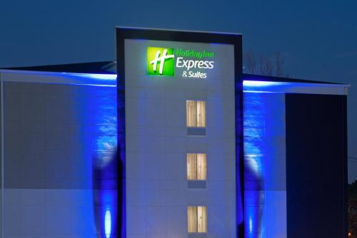 Holiday Inn Express & Suites New Cumberland, an IHG Hotel