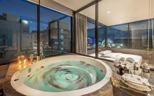 Happy Station Bangkok Room Type - Double Room with Spa Bath