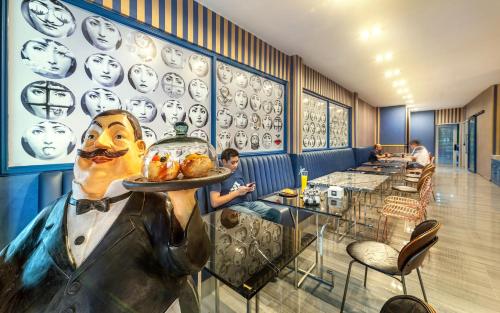 Restaurant, Happy Station Bangkok in China Town