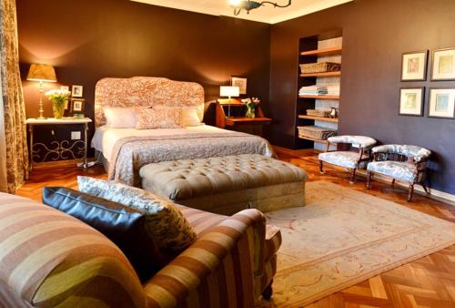 THE WHITE HOUSE Room Type - Deluxe Queen Suite