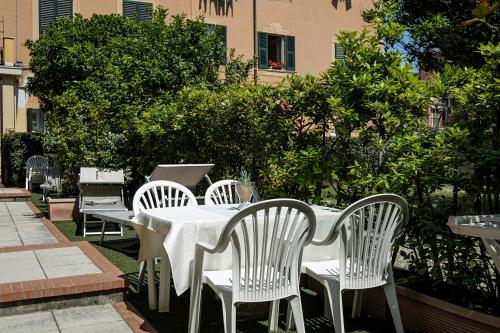 Apartment with Garden View