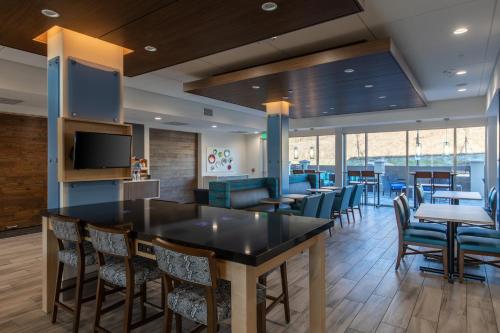 Holiday Inn Express & Suites Gainesville - Lake Lanier Area an IHG Hotel - image 12