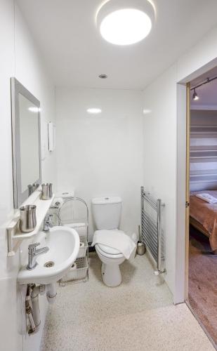 Balmore Guest House - image 6