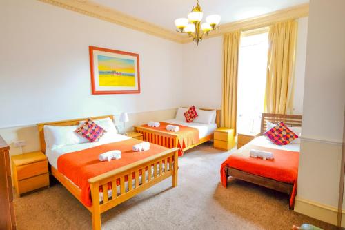 Balmore Guest House - Tap to explore photos
