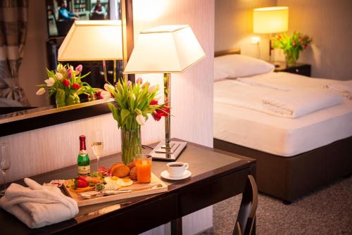 room detail thumbnail 1