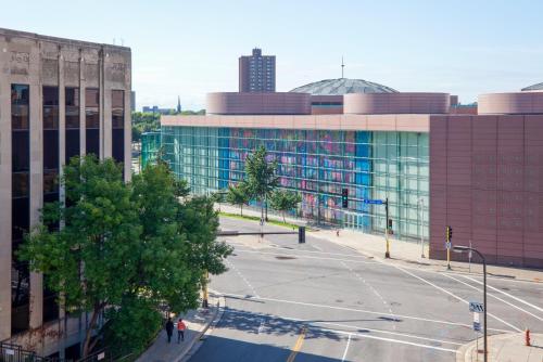 Holiday Inn Express Hotel And Suites Minneapolis Downtown