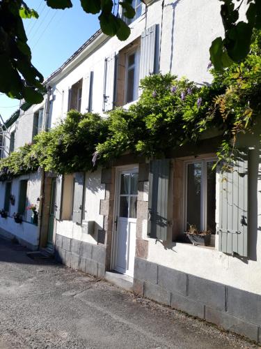 Wisteria Gites gîte à louer Locmalo