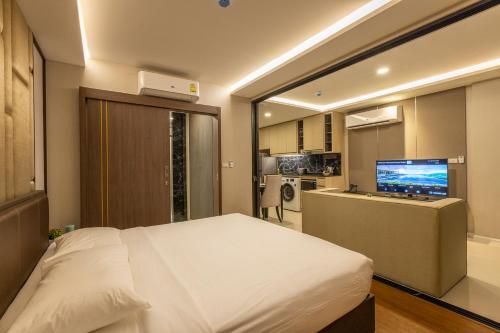 Sea View Panora Surin by Holy Cow, 1-BR