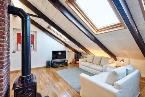 Turin CityView Stylish Loft - image 4