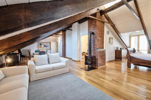 Turin CityView Stylish Loft - image 5