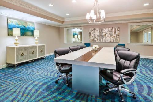 Holiday Inn Express & Suites Carmel North – Westfield, an IHG Hotel