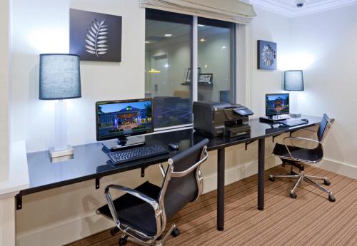 Holiday Inn Express Hotel & Suites Rogers, an IHG Hotel in Rogers, USA