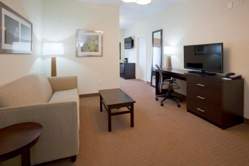 Holiday Inn Express Hotel & Suites Rogers, an IHG Hotel