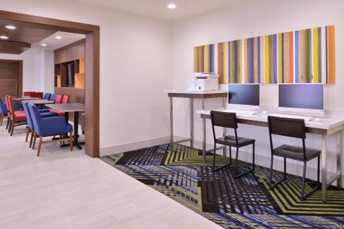 Holiday Inn Express Hotel and Suites Mesquite, an IHG Hotel