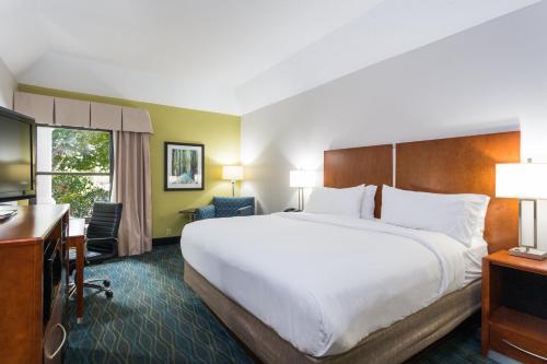 Holiday Inn Express & Suites Wilmington-University Center, an IHG Hotel