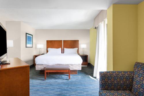 Holiday Inn Express & Suites Wilmington-University Center, an IHG Hotel