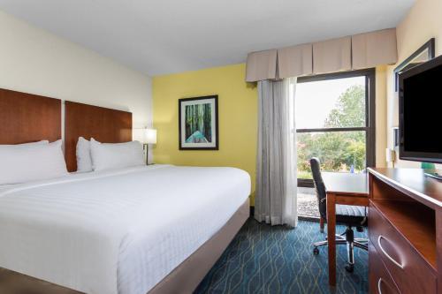 Holiday Inn Express & Suites Wilmington-University Center, an IHG Hotel