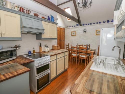 Heather Cottage in Rosemarket