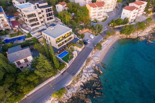 BEACH FRONT VILLA FRAN - DELUXE SUITE with private pool - image 3